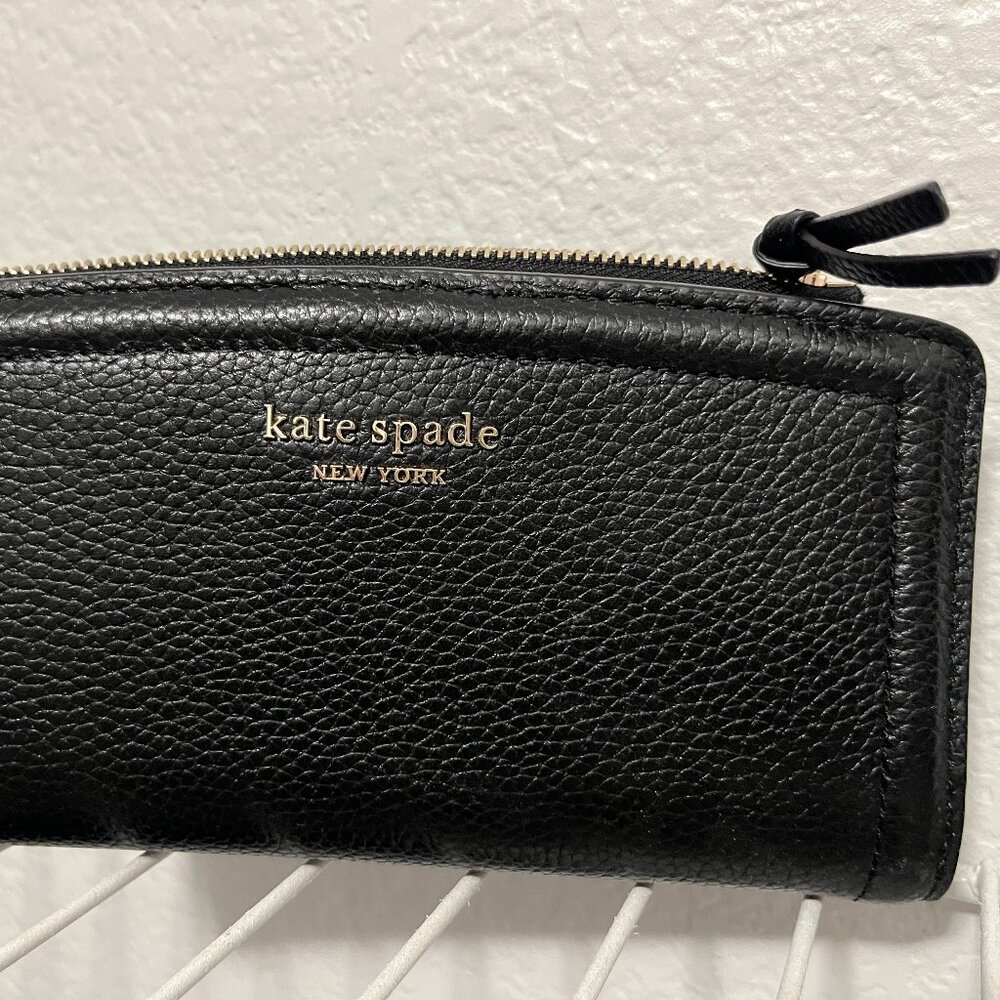 KATE SPADE NEW YORK~  knott pebble leather slim zip wallet black